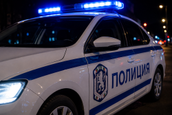 Акция на полицията в Самоков: Непълнолетни в заведения и задържани за наркотици