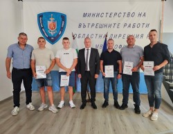 Почетни грамоти за доброволците, спасили двама души след тежък инцидент под връх Ком