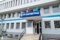 Задържаха ботевградчанин, заплашвал с нож съпругата и сина си