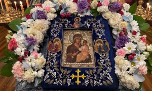 Чудотворната Хавайска мироточива Иверска икона на Пресвета Богородица ще пристигне в Ловеч на 8 август. Организират безплатен транспорт от Ботевград