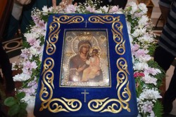 Свето миро от Чудотворната Хавайска Иверска икона ще остане в Ловчанската епархия