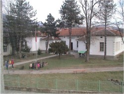 Общинският съвет в Правец даде съгласие ОУ „Васил Левски“ в село Видраре да бъде включено в списъка на защитените училища и детски градини