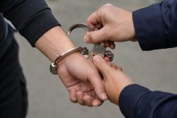 32-годишен мъж е задържан за повреждане на два автомобила в Ботевград