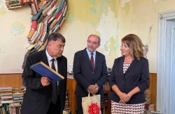 Челопек събра 230 литературни послания от България и света