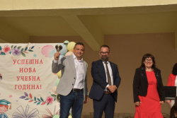 110 първокласници прекрачиха училищния праг в община Етрополе   
