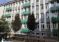 Едната страна на фасадата на Поликлиниката вече е готова – сградата придобива изцяло нов облик