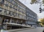Едната страна на фасадата на Поликлиниката вече е готова – сградата придобива изцяло нов облик