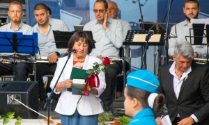 С признание и аплодисменти: Иванка Савова бе удостоена с почетен плакет за дългогодишния си принос към музикалния живот на Ботевград