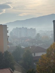 Ботевград под задушлива пелена от дим, а институциите мълчат – кой трябва да предупреди гражданите?