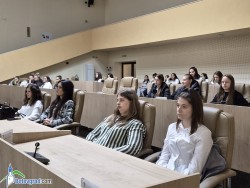 Ученици от ПГТМ „Христо Ботев“ гостуваха на общинската администрация по повод Деня на българската община