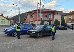 Специализирана полицейска акция в Софийска област: 12 задържани, трима от тях в Ботевград