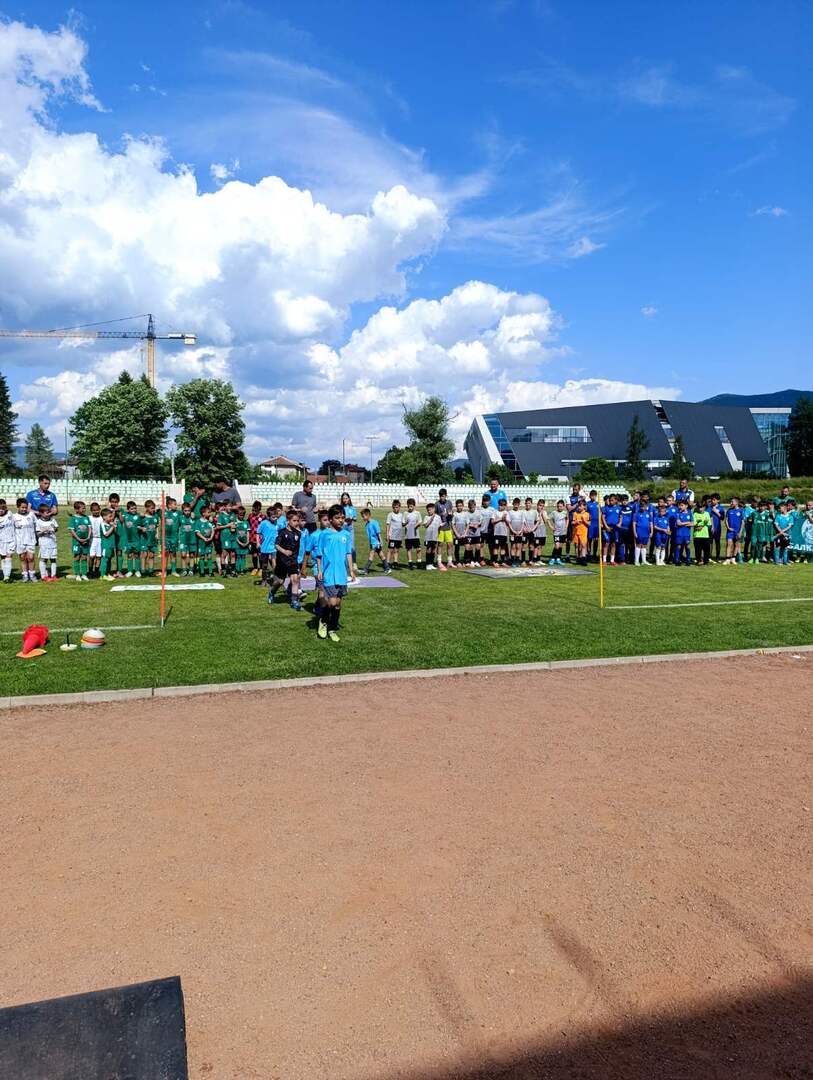 Botevgrad.com :: Емоции, талант и футболен празник белязаха Redovski ...